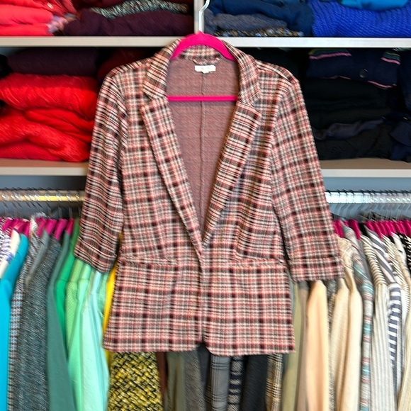 Maurice’s red/tan/black 3/4 quarter length sleeve plaid blazer size S - Picture 1 of 3